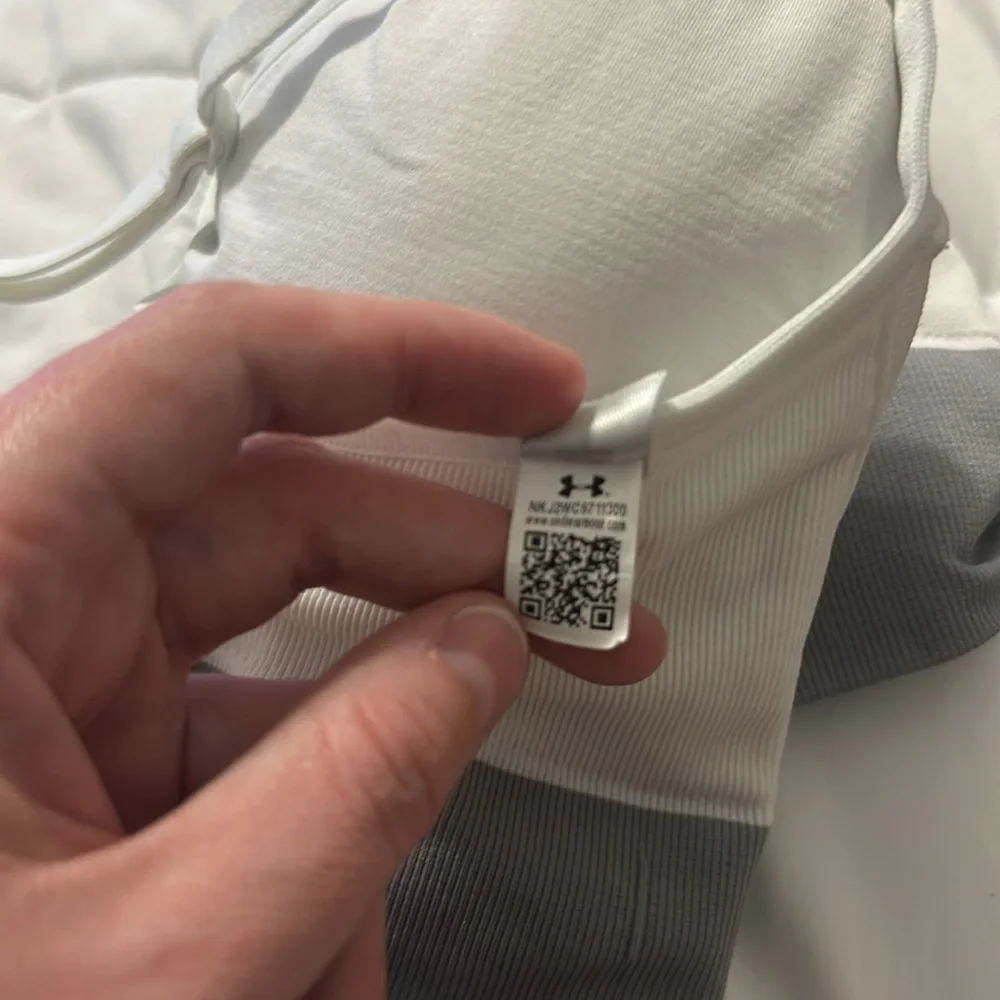 White Under Armour Sports Bra Size L NWOT - Picture 4 of 5